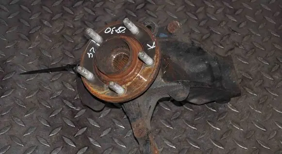 Ford C-MAX II Front wheel hub AV613K171
