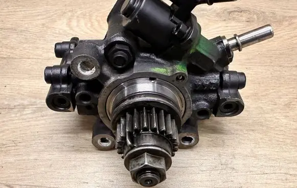 Renault Master III Fuel injection high pressure pump 167008683R