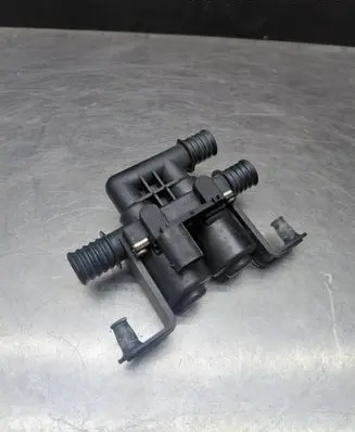 BMW 5 E60 E61 Coolant heater control valve 6931708 1147412181