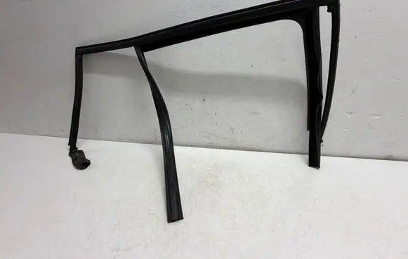 BMW 2 F45 Rubber seal rear door window/glass 7326170