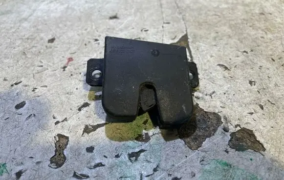 Volkswagen Caddy Loading door lock 2K0827506A