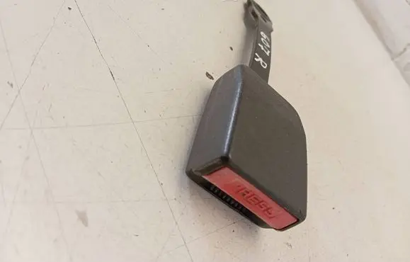 Peugeot 607 Front seatbelt buckle 2115115F2 B507654