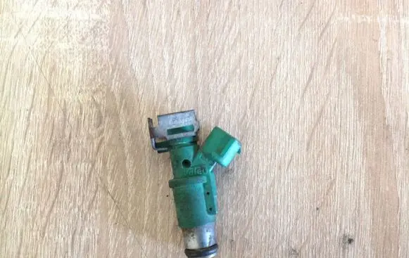 Peugeot 207 Fuel injector 01A02301393