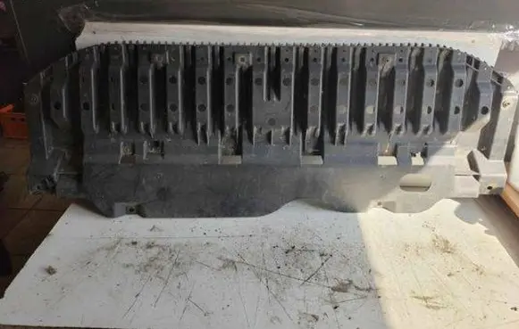 Toyota Avensis T270 Front bumper skid plate/under tray 5261805010