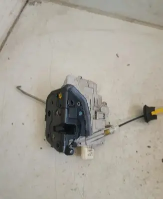 Audi A6 S6 C6 4F Rear door lock 4F0839015