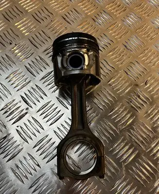 Ford Focus Piston with connecting rod