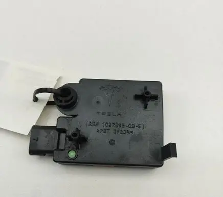 Tesla Model 3 Central body control module 109785500F