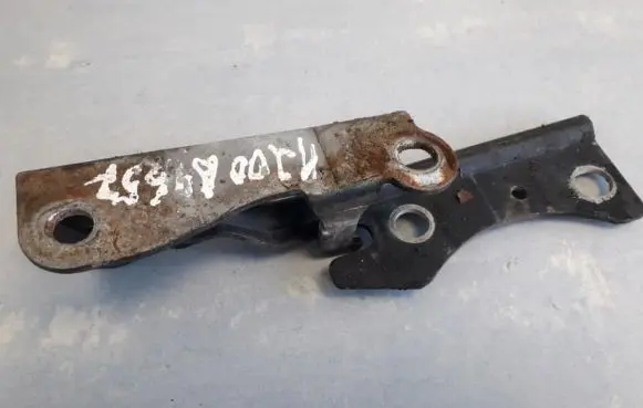 Hyundai H200 Engine bonnet/hood hinges