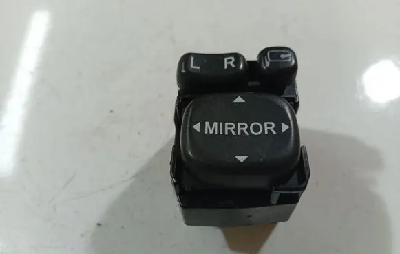 Toyota Avensis T250 Wing mirror switch 183575