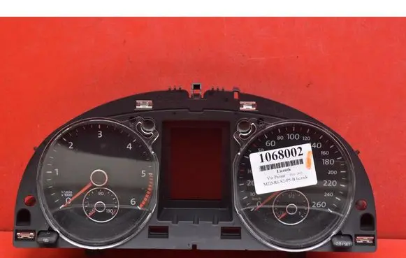 Volkswagen PASSAT CC Speedometer (instrument cluster) 3AA920870D