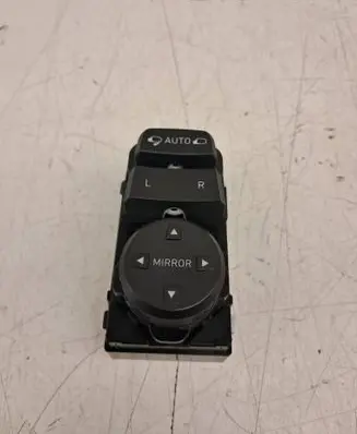 Hyundai i30 Wing mirror switch 93530G3030