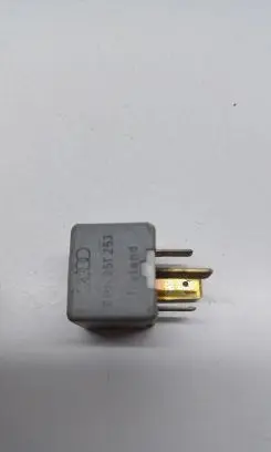Volkswagen PASSAT B5 Other relay 8D0951253