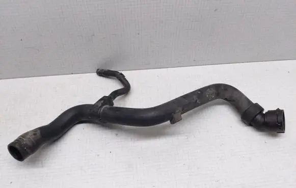 Volkswagen PASSAT B5 Engine coolant pipe/hose 8D0121101J
