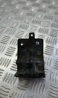 Audi Q7 4L Fender mounting bracket 4L0821290