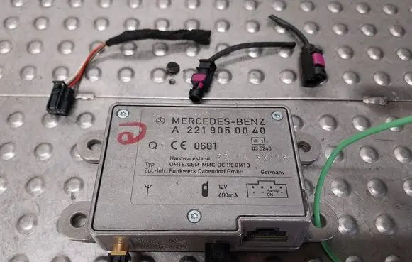Mercedes-Benz R W251 Aerial antenna amplifier A2219050040