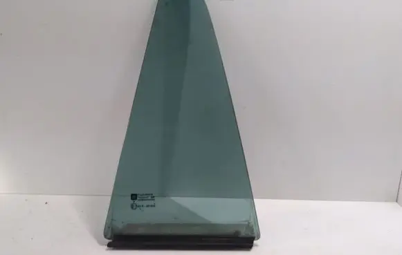 Opel Astra H Rear vent window glass 