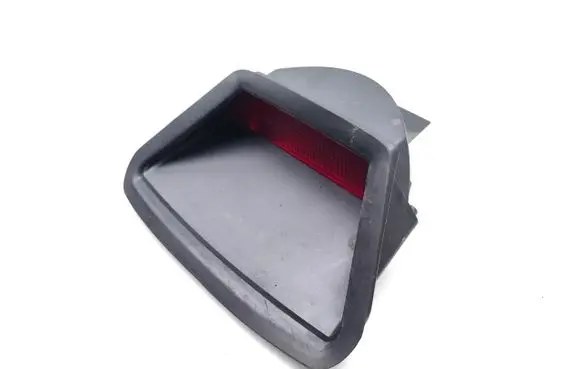 Third/center stoplight