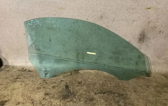 Mercedes-Benz SLK R172 Front door window glass four-door