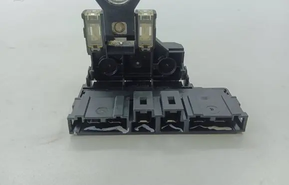 Nissan Juke II F16 Battery relay fuse 