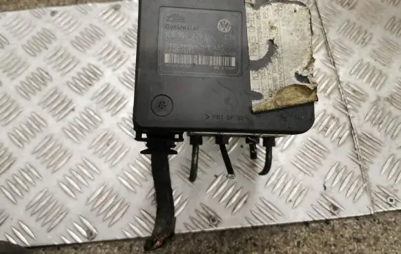 Volkswagen Golf IV ABS Pump 1C0907379L