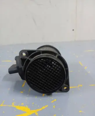 Volkswagen PASSAT B5.5 Mass air flow meter 0281002216 028906461