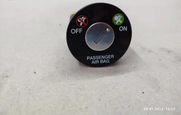 Passenger airbag on/off switch