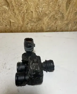 Mercedes-Benz E W211 Coolant heater control valve A2118320084 2118320084