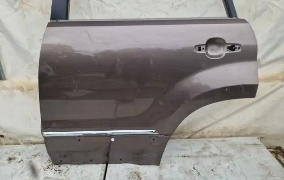 Suzuki Grand Vitara II Front door