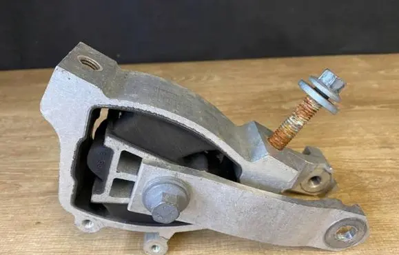 Land Rover Range Rover Evoque L551 Engine mounting bracket k8d2-6p082-ba