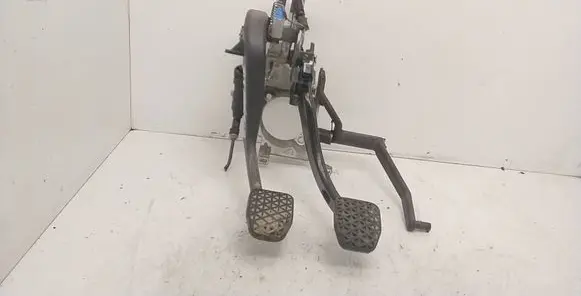 BMW 5 E39 Pedal assembly 42223703