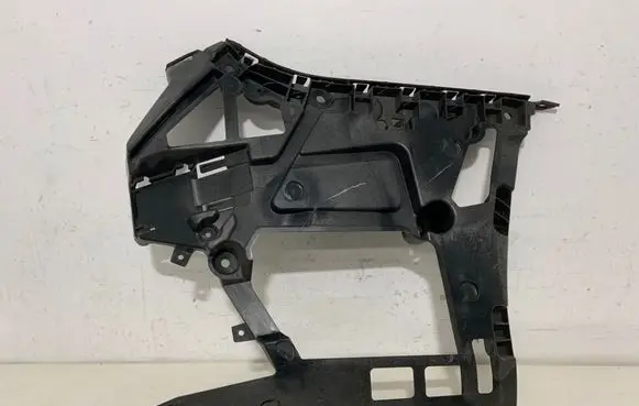 Rear bumper mounting bracket
