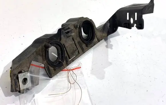 Front bumper mounting bracket
