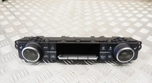 Toyota Highlander XU70 Climate control unit 559000E100 559000E750