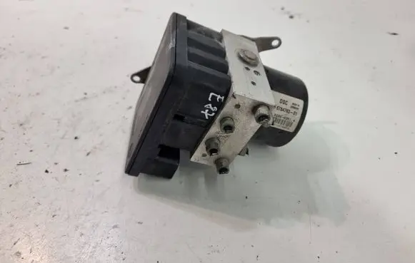 BMW 1 E81 E87 ABS Pump 6784764 10096008393 000404014D2