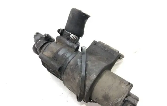 Mercedes-Benz C AMG W202 Oil filter mounting bracket 0018351164