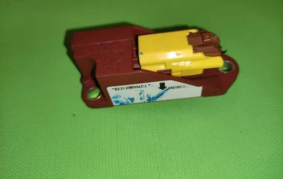 Volkswagen Polo Airbag deployment crash/impact sensor 1C0909606 5WK42954