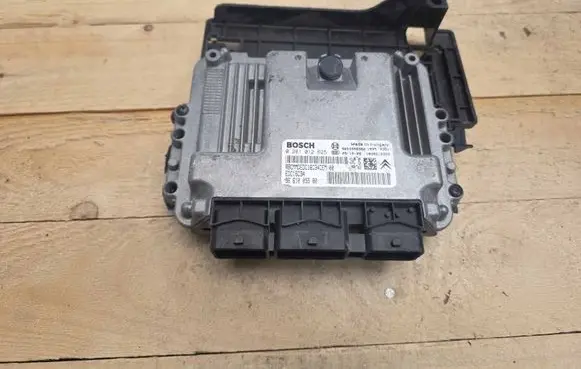 Peugeot 407 Engine control unit/module 0281012625
