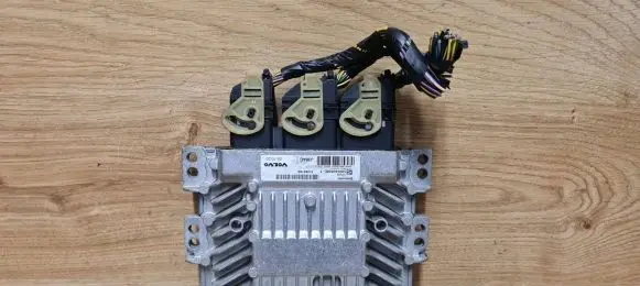 Volvo V70 Engine control unit/module 31269189 5WS40608E