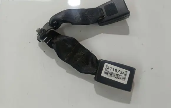 Mazda 3 I Middle seatbelt buckle (rear) 