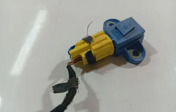 Volkswagen Golf V Airbag deployment crash/impact sensor 1K0955557A