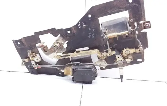Chrysler Voyager Sliding door lock 04719516