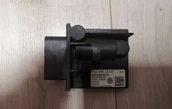 Volkswagen Golf VII Fuel injection pump control unit/module 5Q0906121E