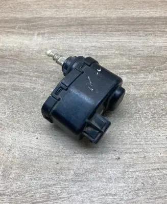 Volkswagen Golf III Headlight level adjustment motor 1H0941295 00437547