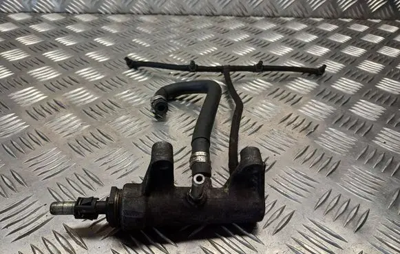 Opel Zafira B Fuel distributor 55183043