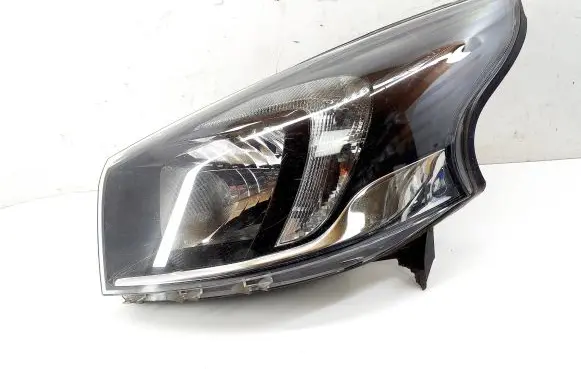 Opel Vivaro Headlight/headlamp 260609758R