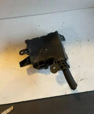 Nissan Leaf I (ZE0) Fuse module 284B73NA3A 521771F06