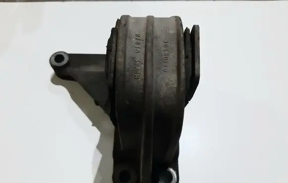 Volvo V70 Engine mount bracket 30680770