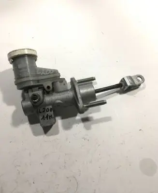 Mitsubishi L200 Clutch master cylinder 