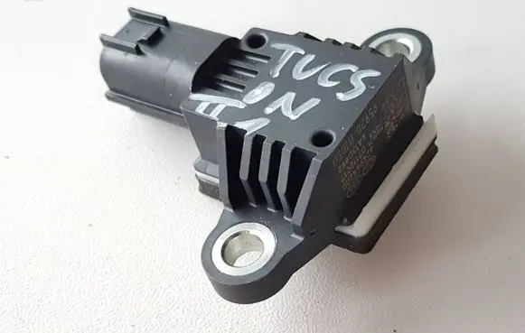 Hyundai Tucson TL Airbag deployment crash/impact sensor 95920B1050 4A13D852 624944200
