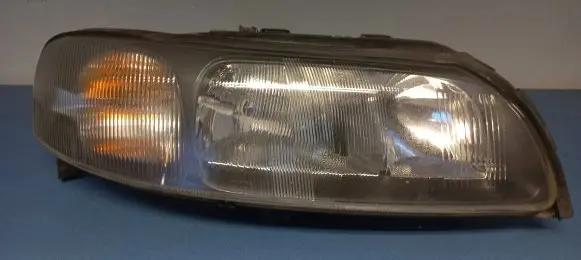Volvo V70 Headlight/headlamp 8620687